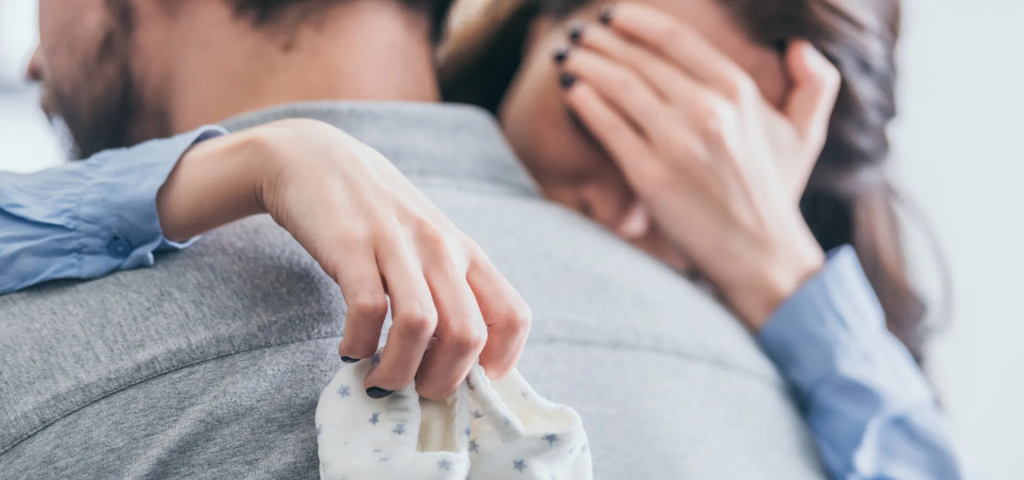 femme triste fausse couche