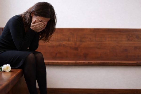 Femme en Deuil apres une perte